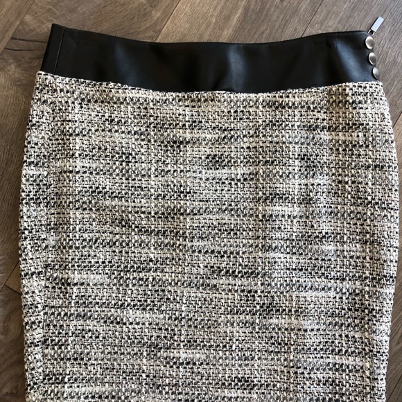 ‼️BEBE Tweed w/Leather Trim Skirt - Picture 2 of 7